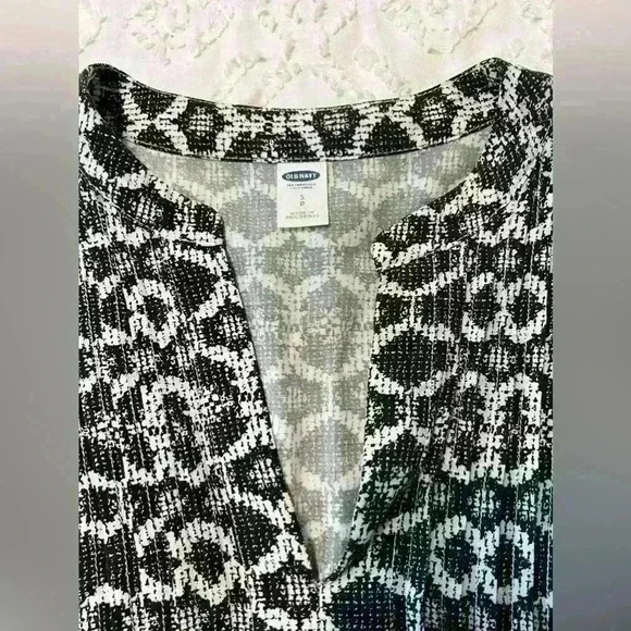 Old Navy, black and white‎ dress. Size small petite. - Picture 5 of 6